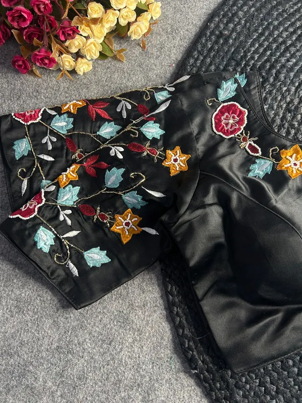 PRATIMA_BLACKPURE_HANDWORK_BLOUSE