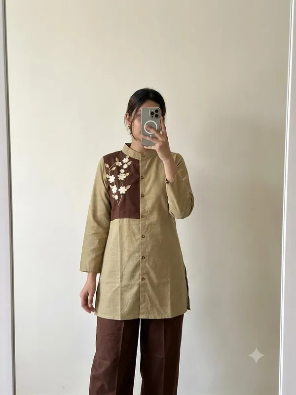 Crafted_in_Roman_silk_for_a_refined,_festive_look