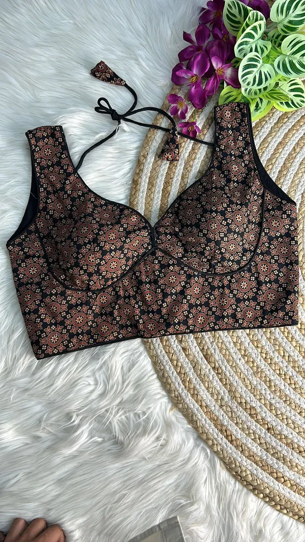 Womenia_Fashion_Presenting_Pure_Ajrakh_Cotton_Blouse_