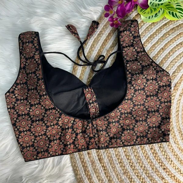 Womenia_Fashion_Presenting_Pure_Ajrakh_Cotton_Blouse_