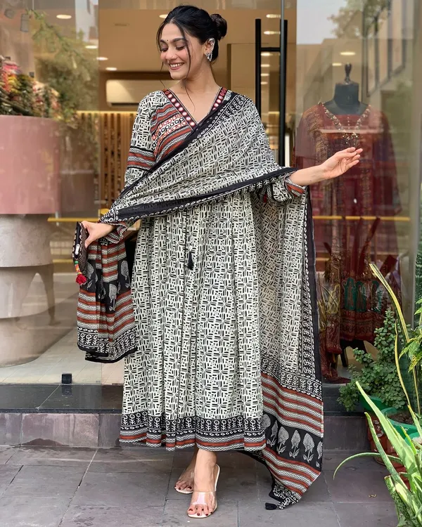 Black_Pure_Cotton_Alia_Kurti_Pant_Dupatta_Set_For_Women
