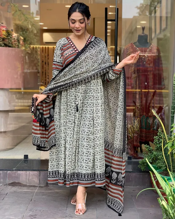 Black_Pure_Cotton_Alia_Kurti_Pant_Dupatta_Set_For_Women
