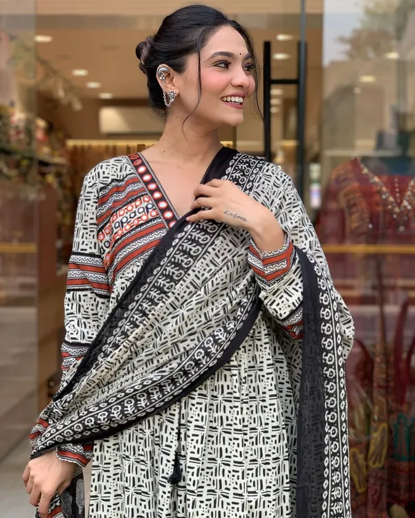 Black_Pure_Cotton_Alia_Kurti_Pant_Dupatta_Set_For_Women
