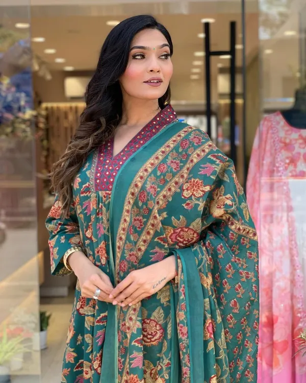 Green_Pure_Cotton_Kurti_Pant_Dupatta_Set_For_Women