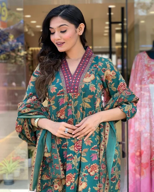 Green_Pure_Cotton_Kurti_Pant_Dupatta_Set_For_Women