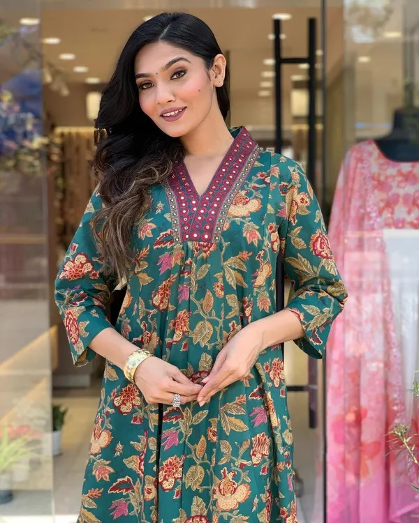Green_Pure_Cotton_Kurti_Pant_Dupatta_Set_For_Women