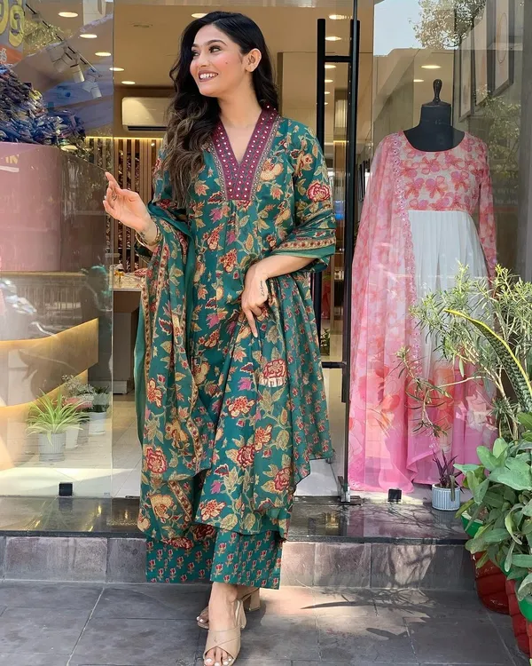 Green_Pure_Cotton_Kurti_Pant_Dupatta_Set_For_Women
