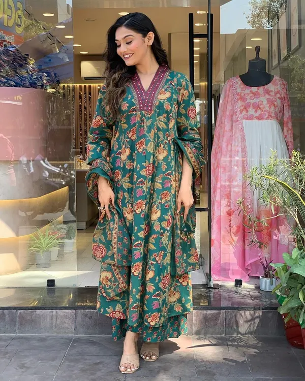 Green_Pure_Cotton_Kurti_Pant_Dupatta_Set_For_Women