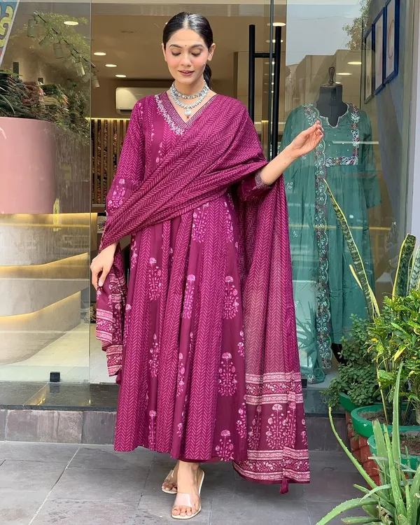 Maroon_Pure_Cotton_Kurti_Pant_Dupatta_Set_For_Women