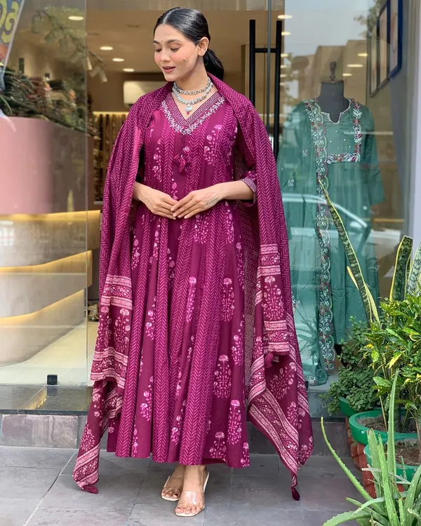 Maroon_Pure_Cotton_Kurti_Pant_Dupatta_Set_For_Women