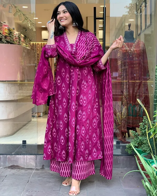 Pink_Pure_Cotton_Kurti_Pant_Dupatta_Set_For_Women