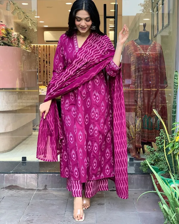 Pink_Pure_Cotton_Kurti_Pant_Dupatta_Set_For_Women