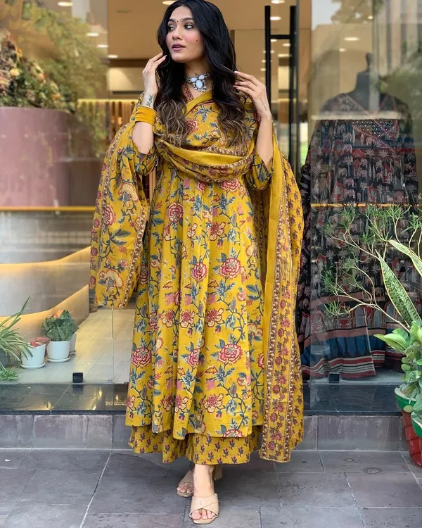 Yellow_Pure_Cotton_Kurti_Pant_Dupatta_Set_For_Women