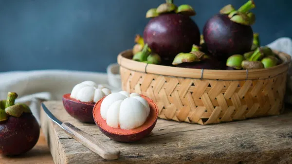 MANGOSTEEN_FRUIT_PLANT_(1.5-3_Feet_Height_Pack_Of_1)