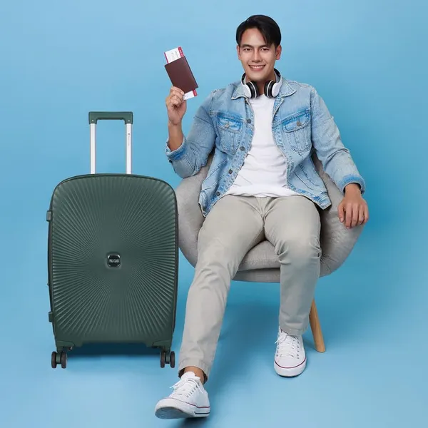 Polo_Class_20-Inch_Trolley_Bag_|_Expandable_Hardshell_Luggage_|_Crafted_from_Premium_Polypropylene_with_360-Degree_Rotating_Wheels,_Number_Lock_&_Securitec_Zipper_-_Dark_Green