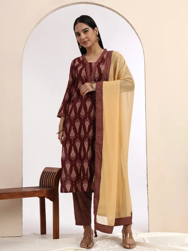 Women_Ethnic_Motifs_Printed_Regular_Pure_Cotton_Kurta_with_Trousers_&_With_Dupatta