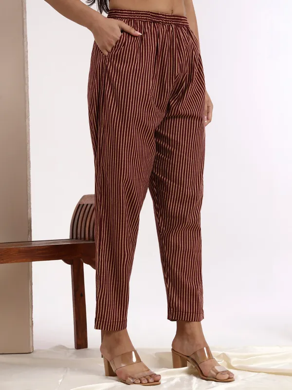 Women_Ethnic_Motifs_Printed_Regular_Pure_Cotton_Kurta_with_Trousers_&_With_Dupatta