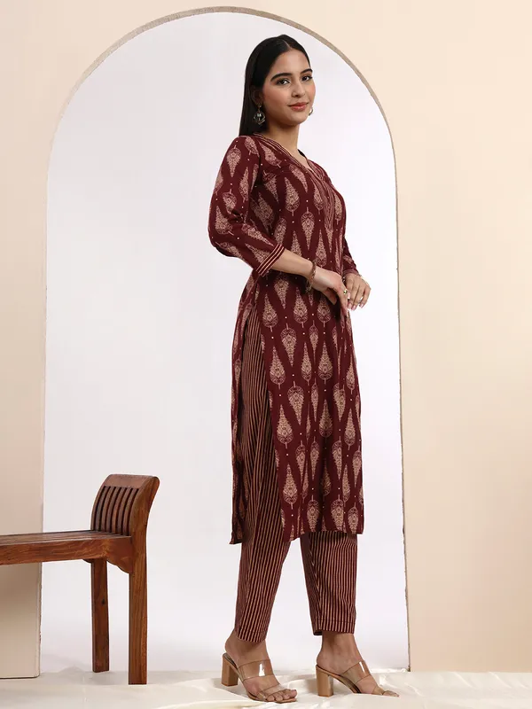 Women_Ethnic_Motifs_Printed_Regular_Pure_Cotton_Kurta_with_Trousers_&_With_Dupatta