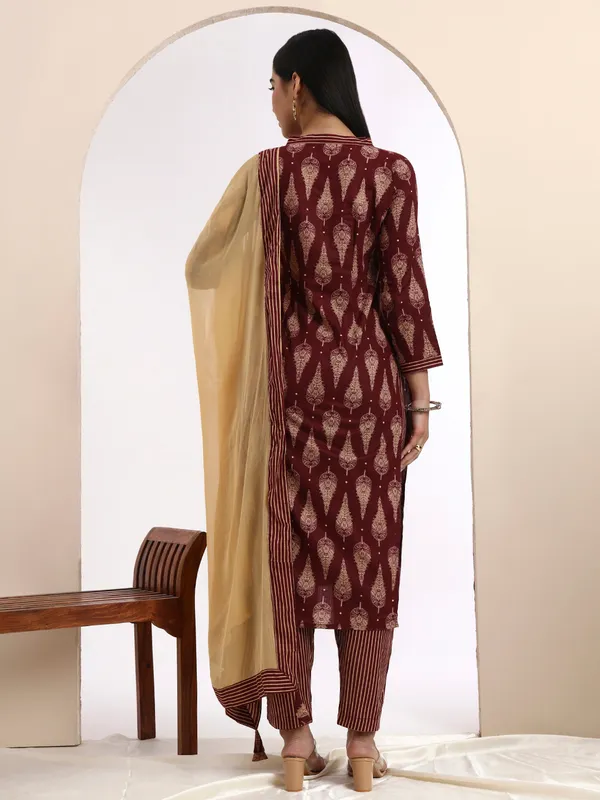 Women_Ethnic_Motifs_Printed_Regular_Pure_Cotton_Kurta_with_Trousers_&_With_Dupatta