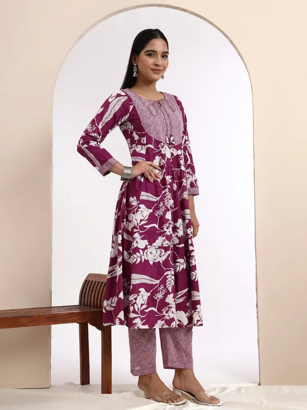 Women_Floral_Printed_Empire_Pure_Cotton_Kurta_with_Trousers_&_With_Dupatta