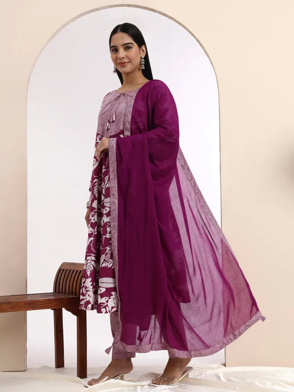 Women_Floral_Printed_Empire_Pure_Cotton_Kurta_with_Trousers_&_With_Dupatta