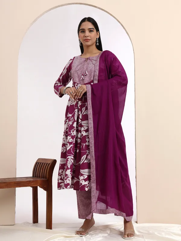 Women_Floral_Printed_Empire_Pure_Cotton_Kurta_with_Trousers_&_With_Dupatta