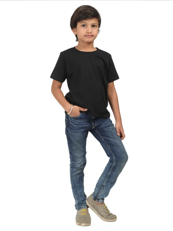 Black_Cotton_Regular_Fit_T_Shirt_For_Kids