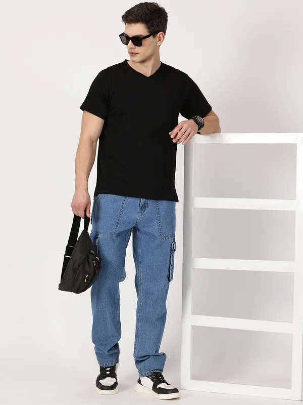 Black_Cotton_V_neck_T_Shirt_For_Men