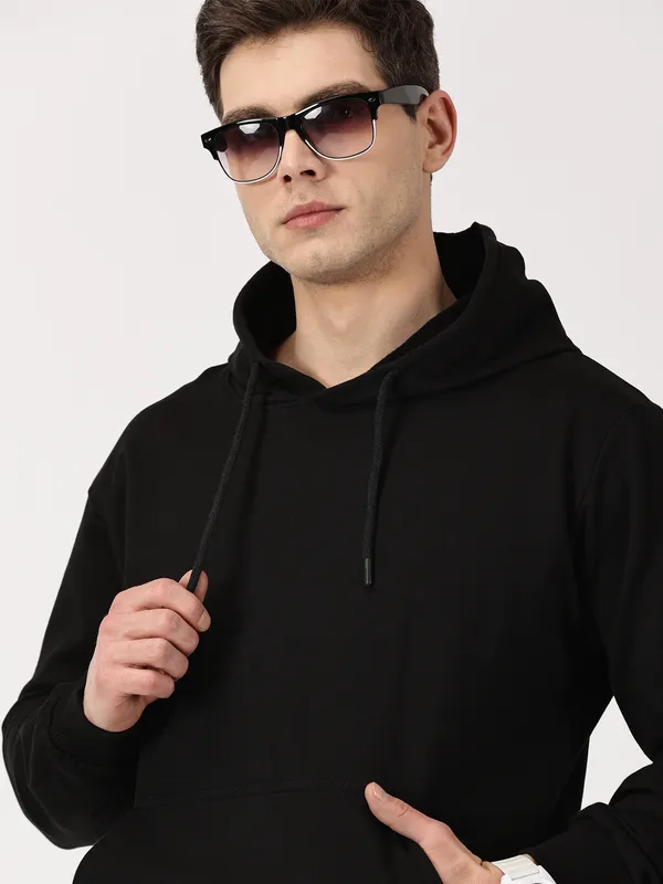 Black_Cotton_Regular_Fit_Full_Sleeve_Hoodie_For_Men