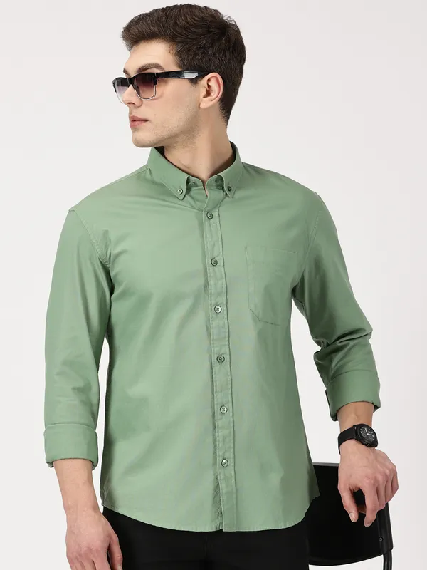 Jade_Cotton_Solid_Regular_Fit_Oxford_Shirt_For_Men