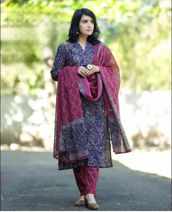 Traditional_Flover_Printed_Cotton_Mandarin_Collar_Straight_Kurta_with_Trousers_and_Dupatta_Set