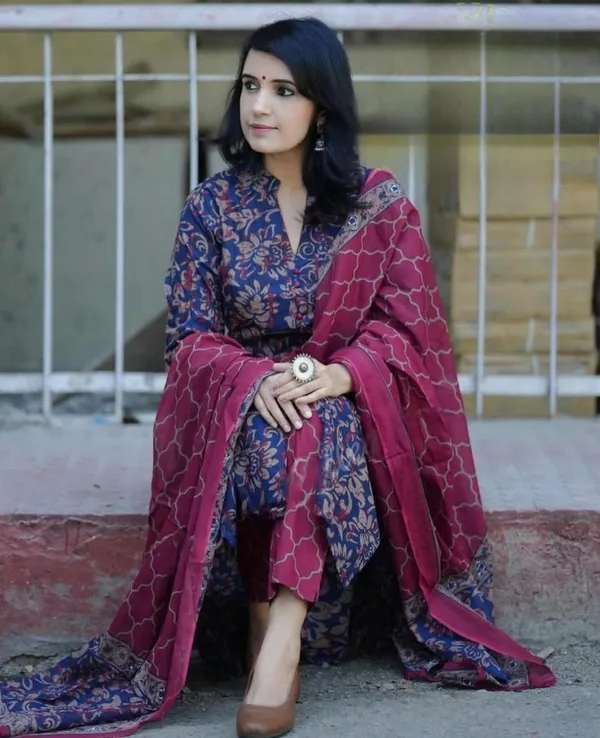 Traditional_Flover_Printed_Cotton_Mandarin_Collar_Straight_Kurta_with_Trousers_and_Dupatta_Set