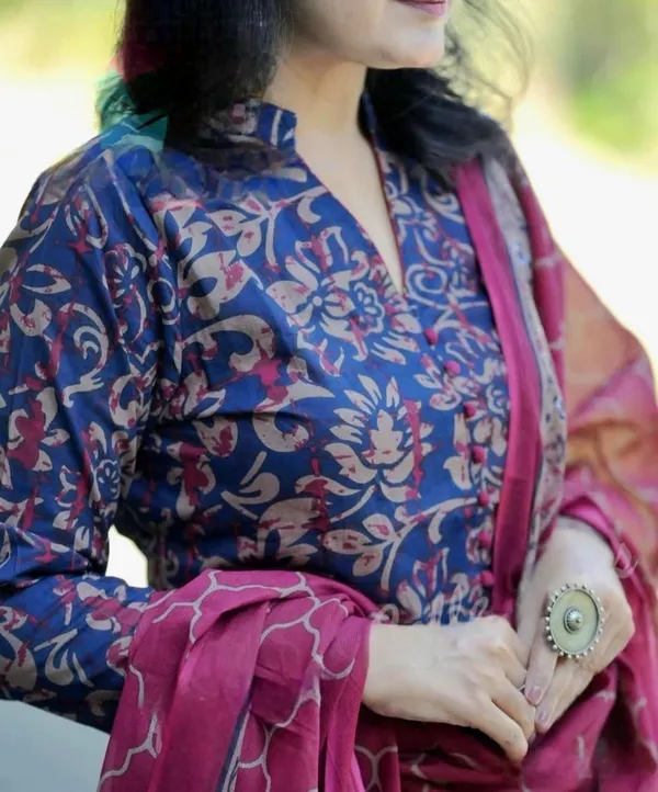 Traditional_Flover_Printed_Cotton_Mandarin_Collar_Straight_Kurta_with_Trousers_and_Dupatta_Set