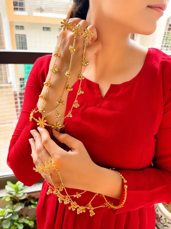 Floral_Bridal_Hathphool_for_Women_|_Designer_Hand_Harness_Jewelry_|_Karatique