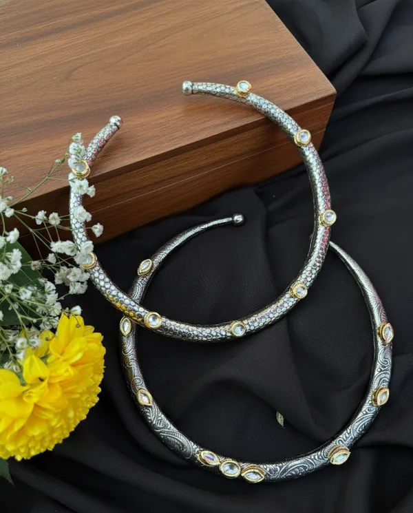 Handcrafted_Dual_Tone_Oxidised_German_Silver_Neckring_Combo_with_Kundan_|_Statement_Choker_for_Women