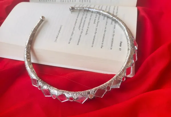 Oxdised_German_Silver_Plated_Mirror_Work_Neckring_Hansli_for_Men_and_Women_for_this_Festive_Season