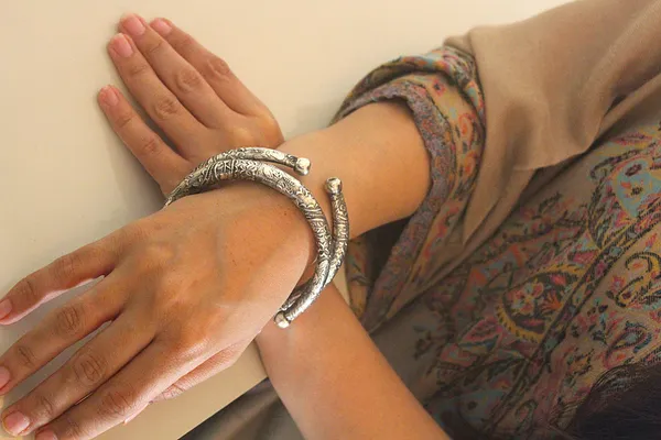 Oxidised_German_Silver_Plated_Bangle_Bracelet_for_Girls,_Accessories_Jewellery_Birthday_&_Anniversary_Gift