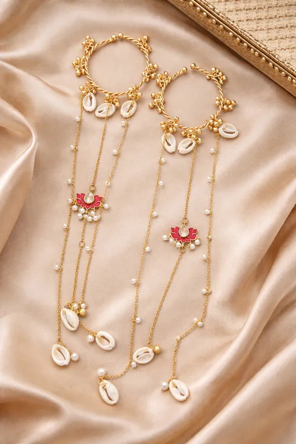 Karatique_Gold_Lotus_Kundan_Kaleeras_–_Pearl_&_Shell_Bridal_Hand_Jewellery