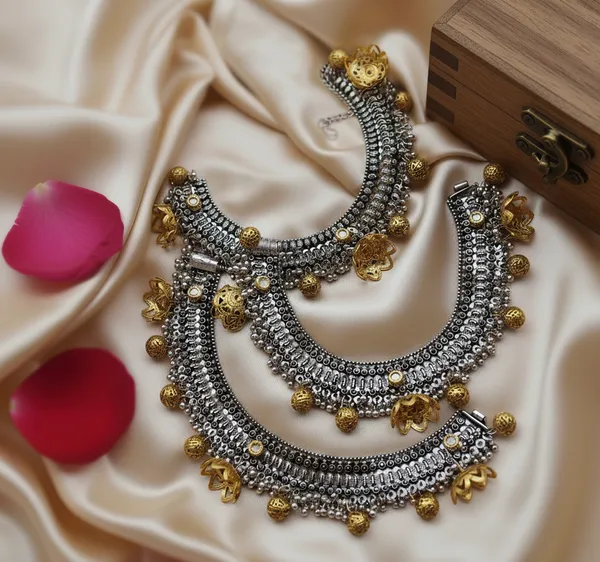 Oxidised_German_Silver_Plated_Kundan_Heavily_Beaded_Dual_Tone_Jewelry_Set_for_Women