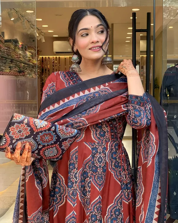Black_Cotton_Kurta,_Pant_&_Dupatta_Set