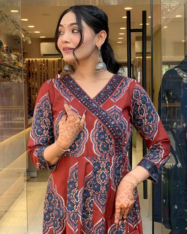 Black_Cotton_Kurta,_Pant_&_Dupatta_Set