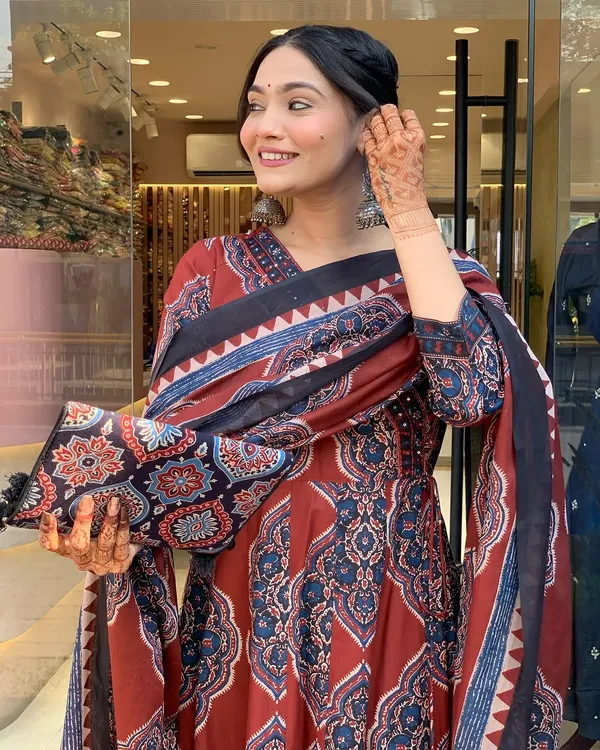 Black_Cotton_Kurta,_Pant_&_Dupatta_Set