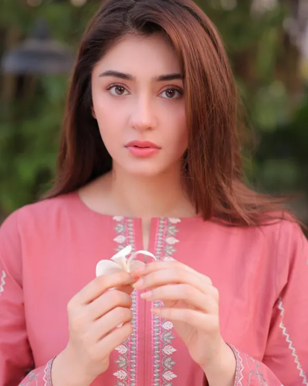 Coral_Pink_Bell-Sleeve_Embroidered_Kurta_Set
