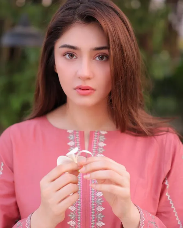 Coral_Pink_Bell-Sleeve_Embroidered_Kurta_Set
