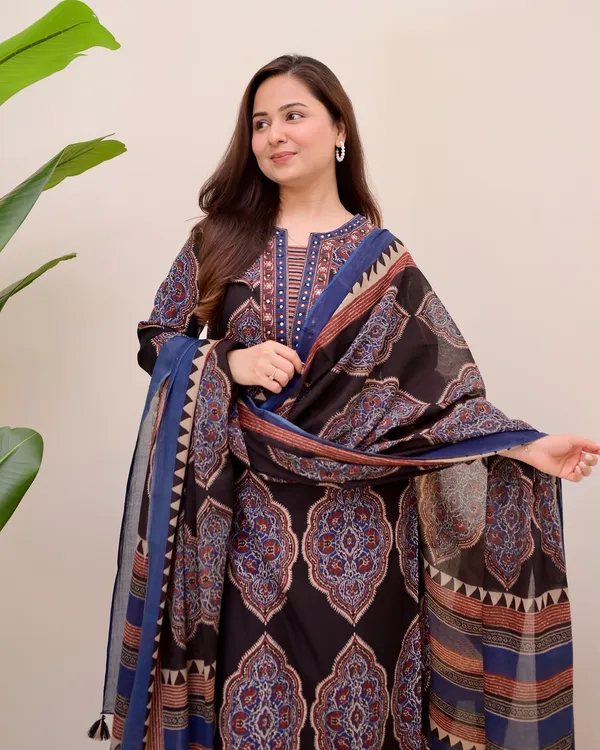 Black_Ajark_Printed_Cotton_Suit