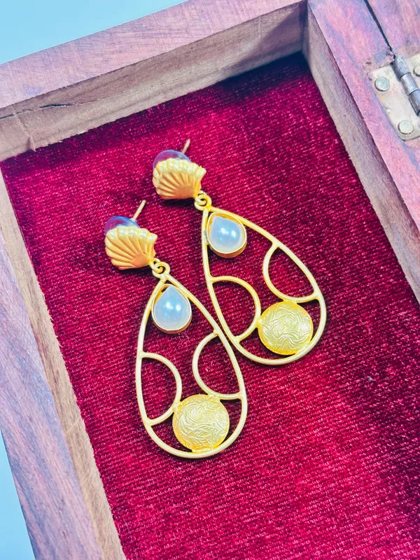 Dhivara_Anti_Tarnisg_Jisha_Brass_Danglers