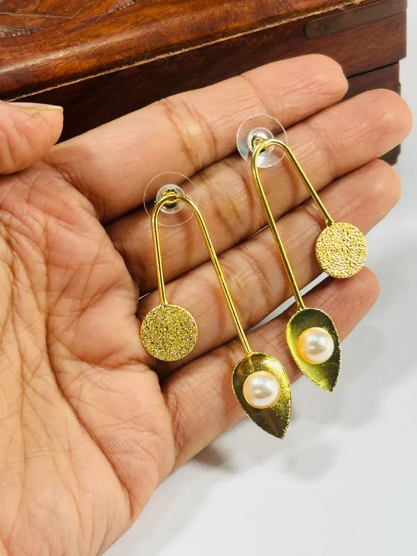 Dhivara_Anti_Tarnish_Brishti_Danglers
