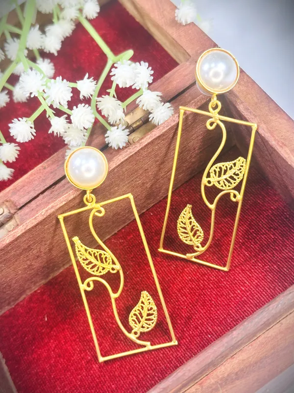 Dhivara_Anti_Tarnish_Gold_Plated_Elena_Brass_Earring