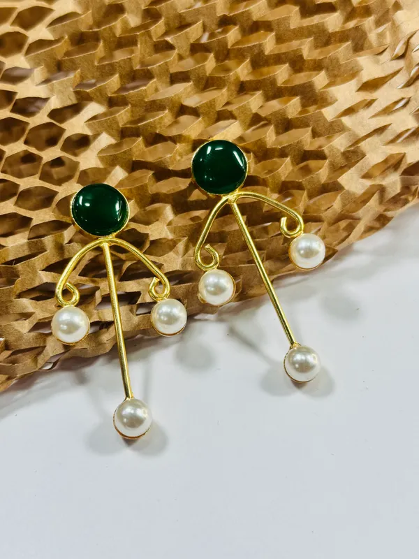 Dhivara_Anti_Tarnish_Green_Nalini_Earring