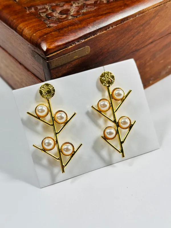 Dhivara_Anti_Tarnish_Yuvika_Brass_Earring